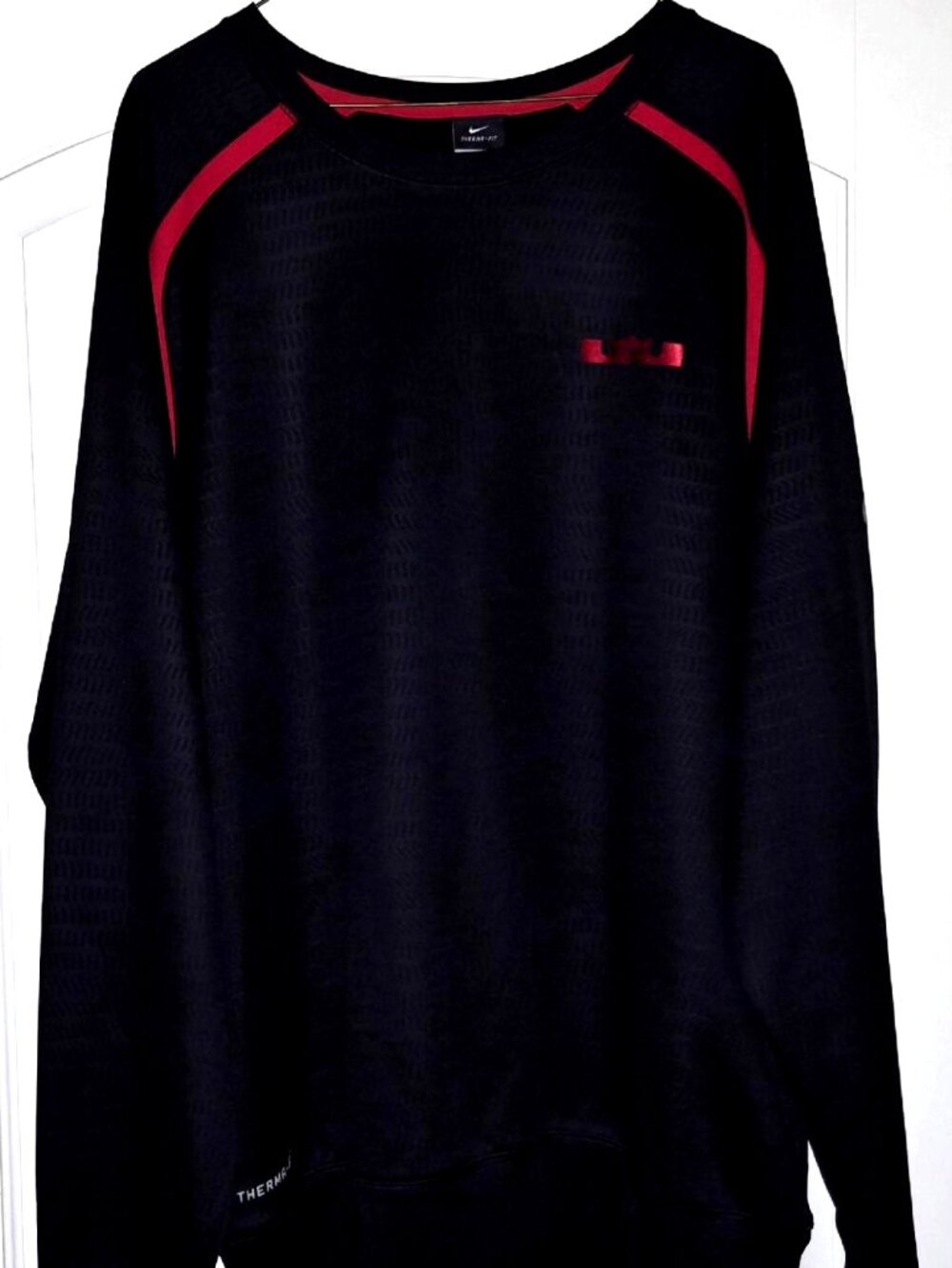 PRISTINE NIKE LeBRON THERMA-FIT BLACK & RED CREW NECK SWEATSHIRT MEN'S SIZE 2XL